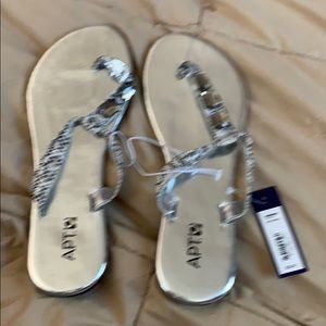 Woman’s BLING flip flop
